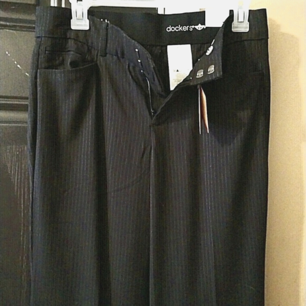 NWT💥💥Dockers Black Slacks/Pants with PINSTRIPE SIZE 6